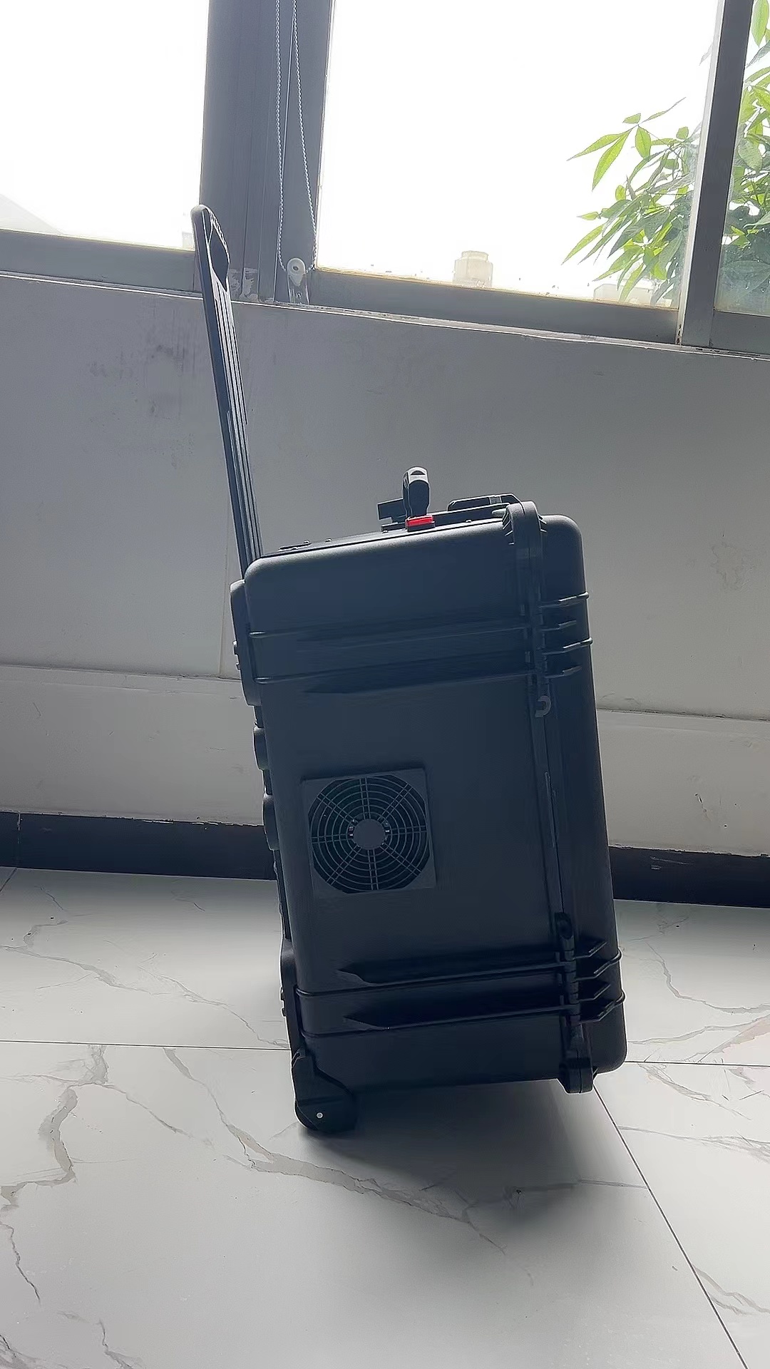 鄂温克手拉箱型移动通信干扰器